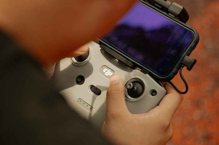 Review drone terbaik untuk pemula 2024